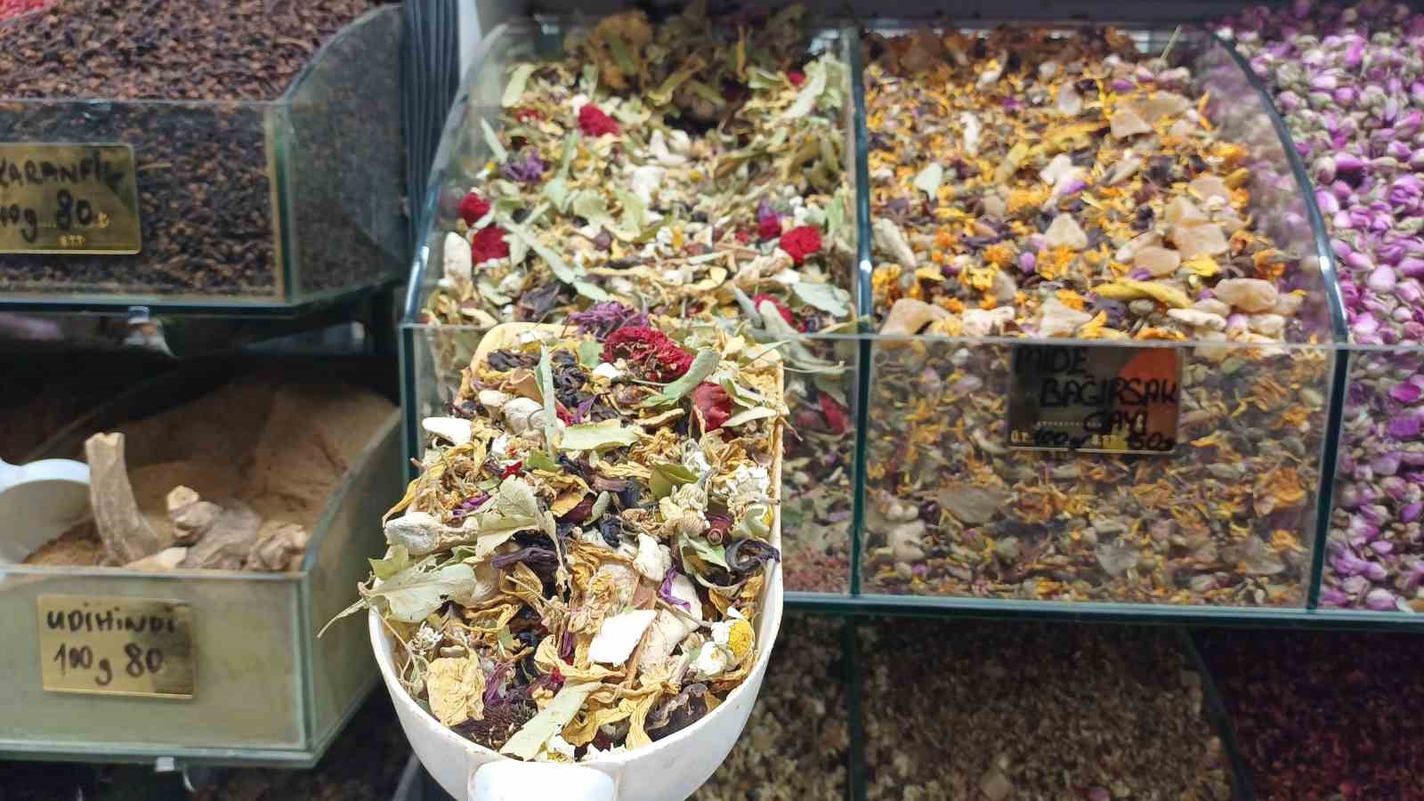 Grip ve ge&ccedil;meyen &ouml;ks&uuml;r&uuml;ğe akg&uuml;nl&uuml;k sakızı tavsiyesi
