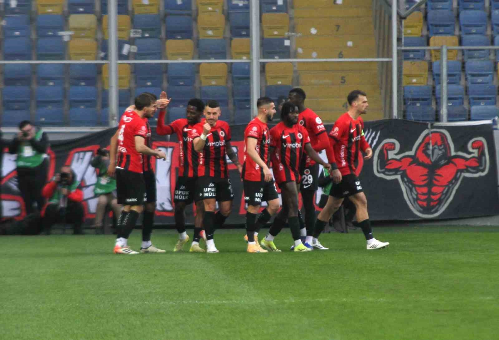 Trendyol Süper Lig: Gençlerbirliği: 1 - Gaziantep FK: 0 (İlk yarı)