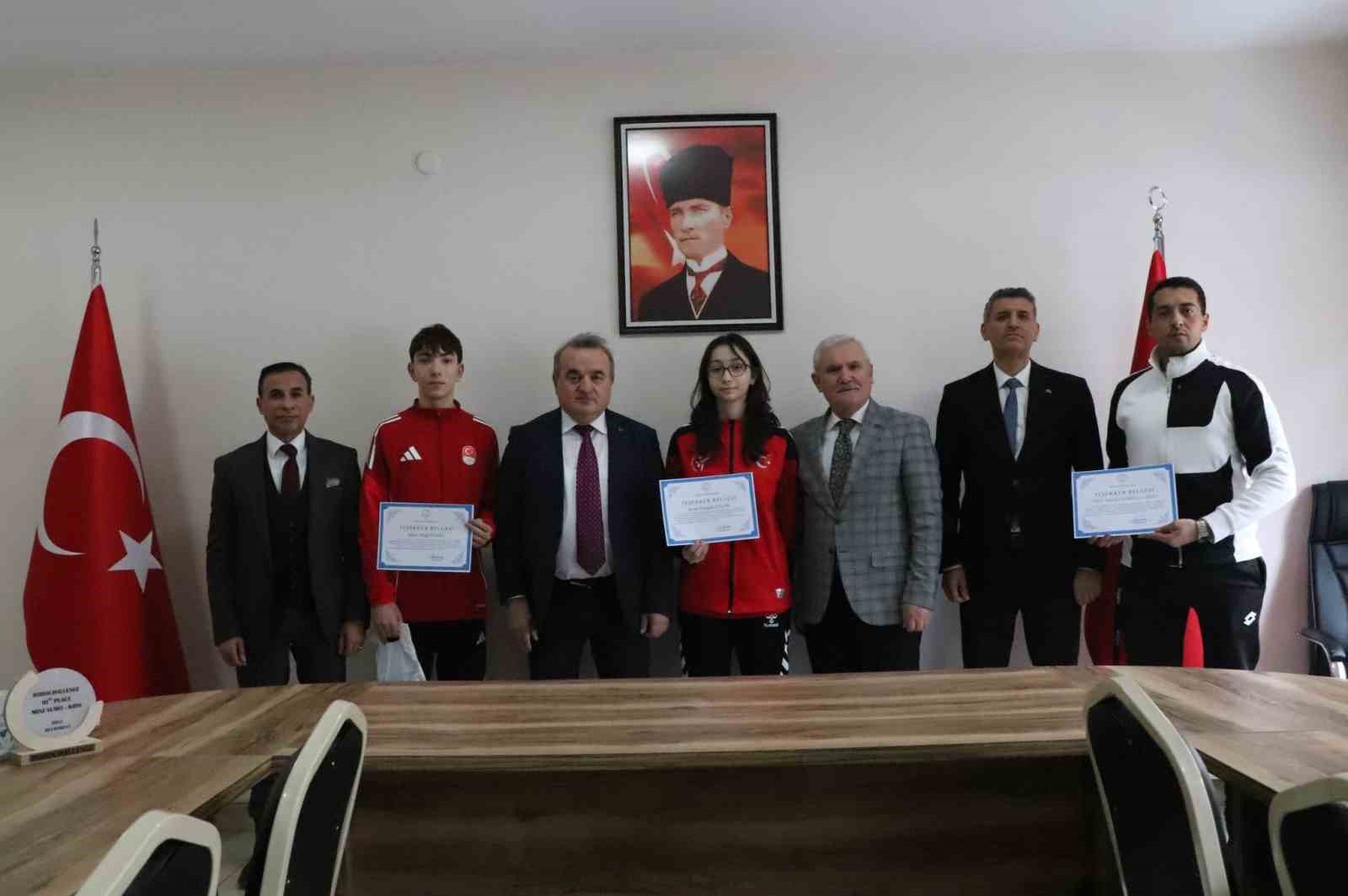 Kaymakam &Ouml;zt&uuml;rk: "Gen&ccedil;lerimizin her alanda yanında olmaya ve onları desteklemeye devam edeceğiz"
