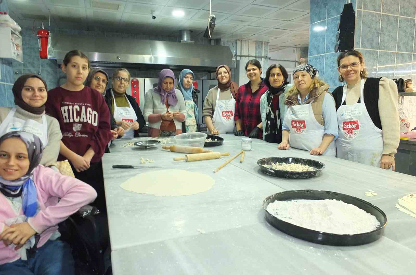 Burhaniye&rsquo;de &Ccedil;&ouml;lyaklılar Mantı G&uuml;n&uuml;nde buluştu
