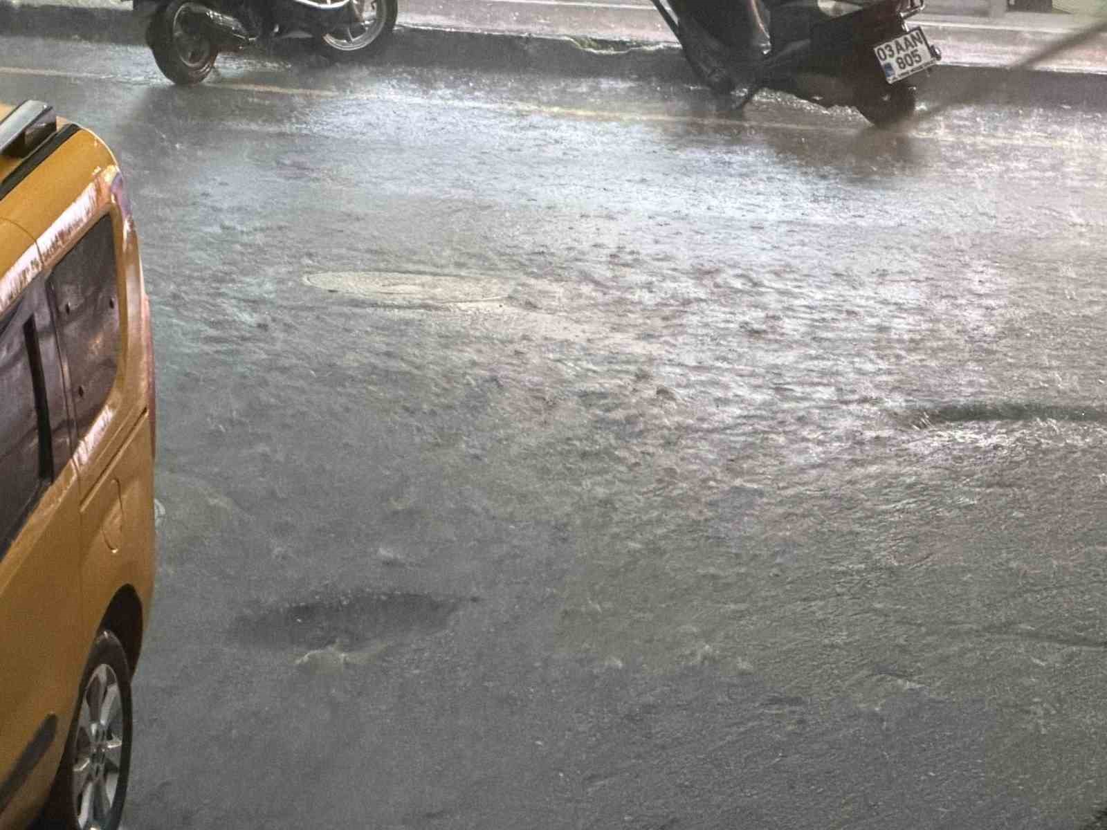 Kuşadası&rsquo;nda şiddetli yağış ve dolu etkili oldu
