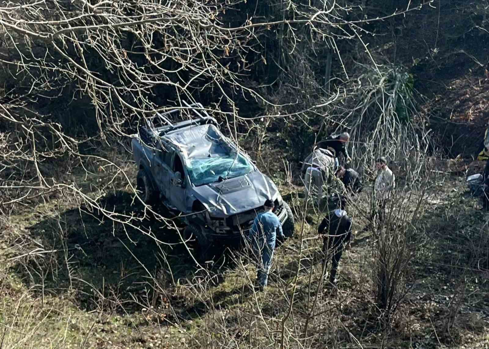 Bartın&rsquo;da siste yoldan &ccedil;ıkan ara&ccedil; takla attı: 4 yaralı

