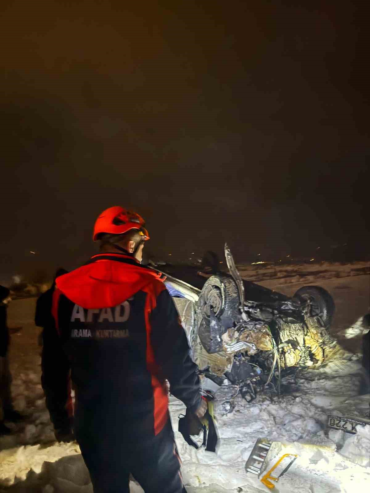 Şırnak’ta yoldan çıkarak takla atan araç hurdaya döndü: 1 ağır yaralı