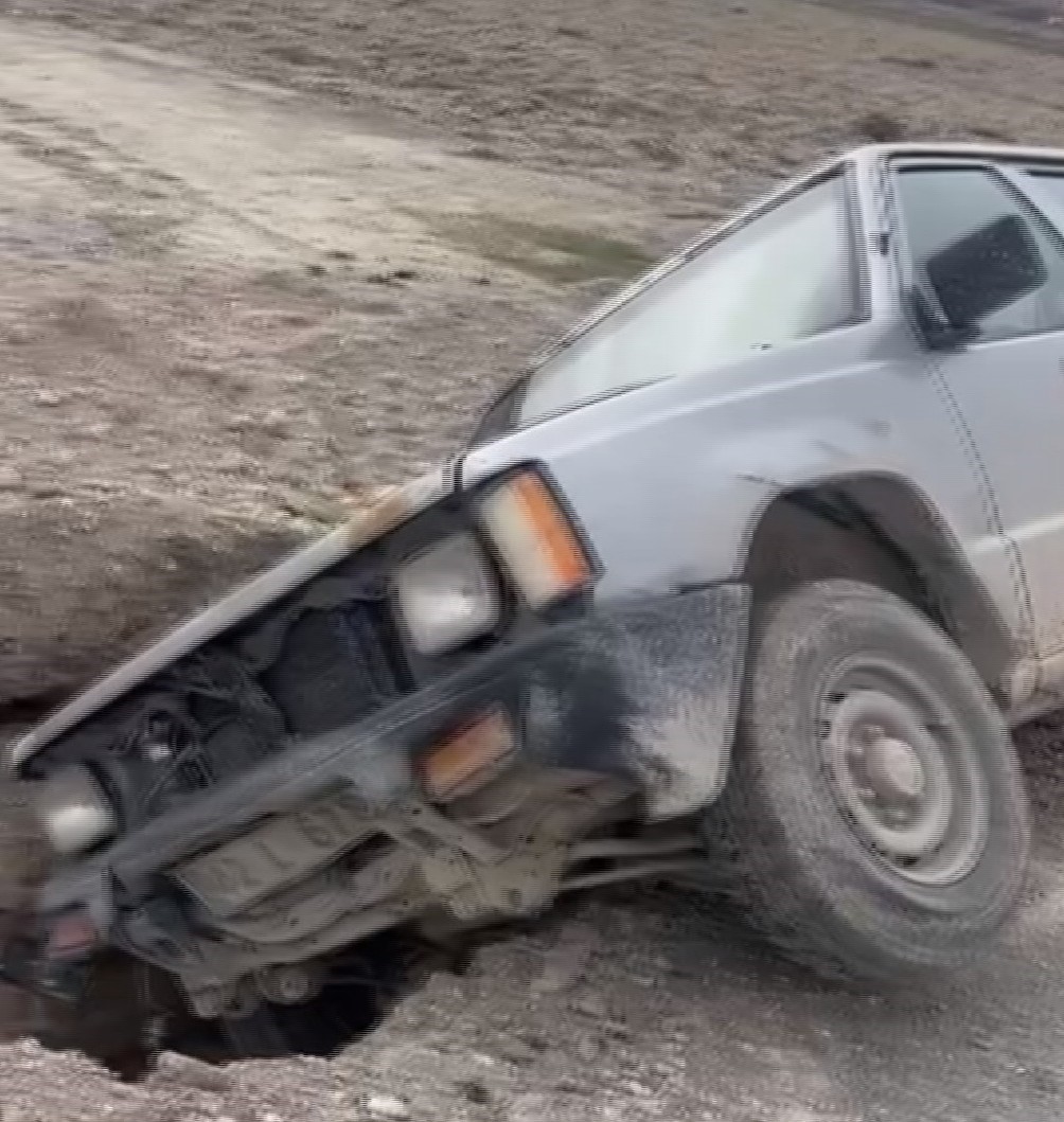 Karapınar’da pikap çukura düştü: 1 yaralı
