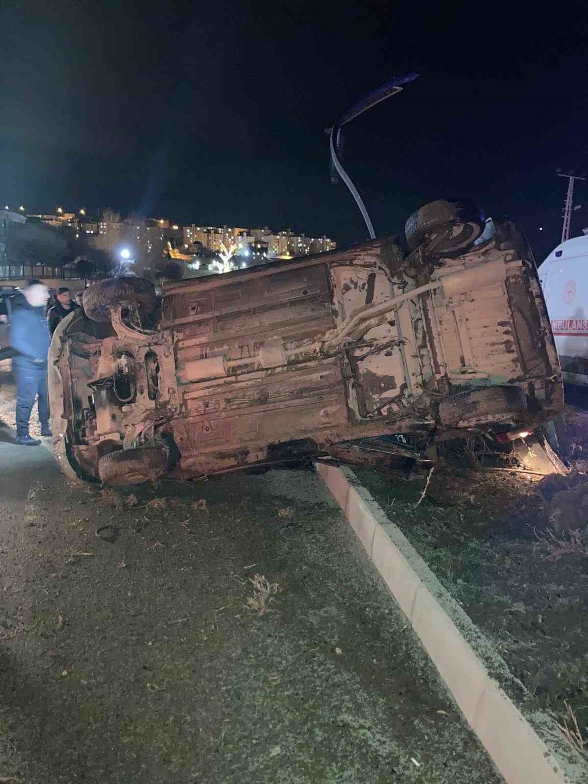 Van’da otomobil takla attı: 2 yaralı