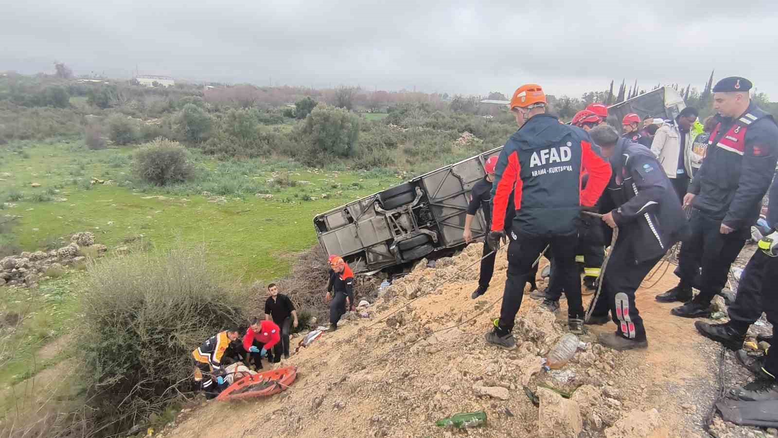Antalya’da yolcu otobüsü şarampole yuvarlandı: 8 ölü, 26 yaralı
