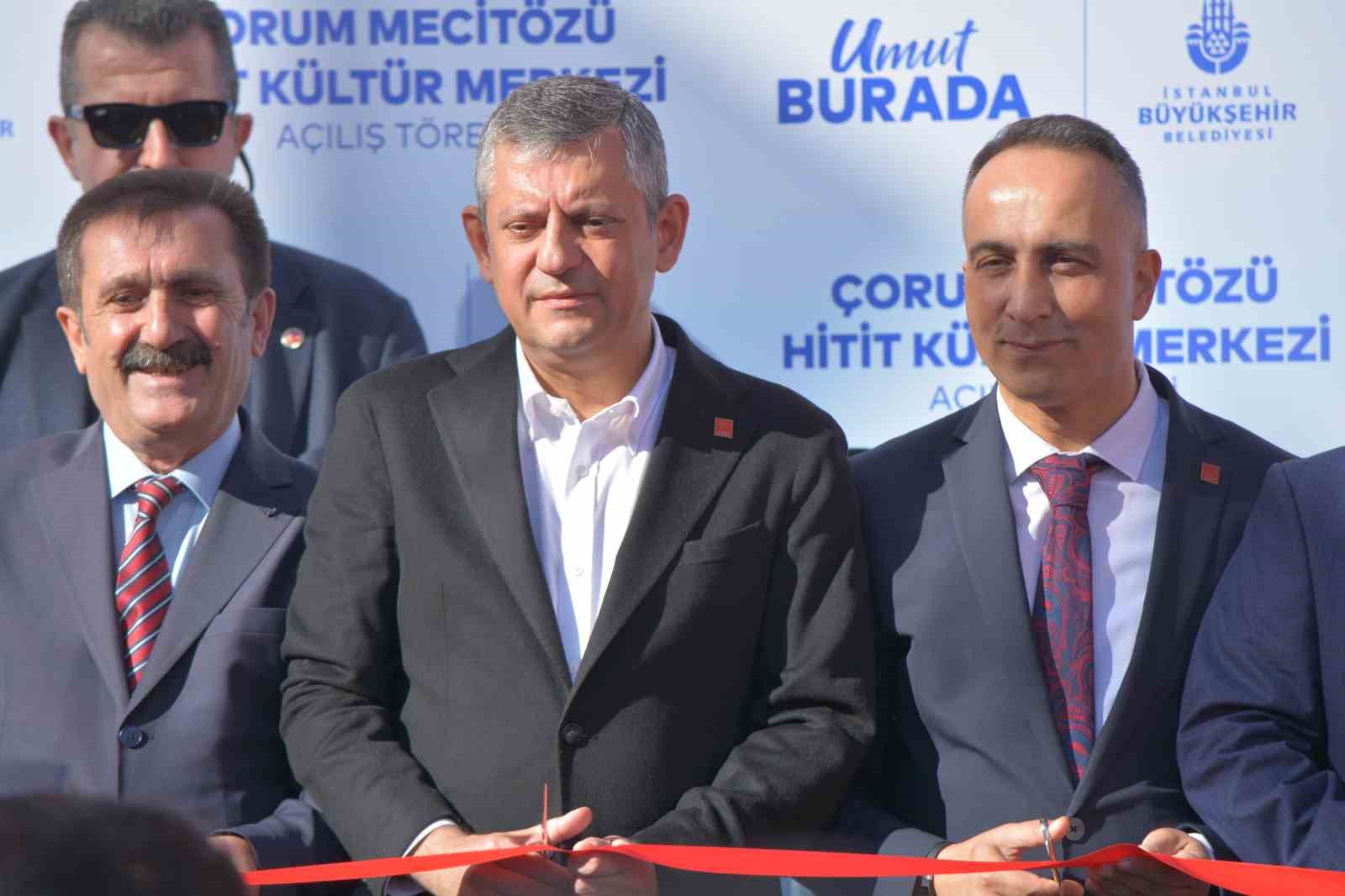 CHP Genel Başkanı &Ouml;zel: "Bunların k&ouml;t&uuml; s&ouml;zlerine kulağımızı tıkıyoruz, milletimizin g&ouml;z&uuml;n&uuml;n i&ccedil;ine bakıyoruz"
