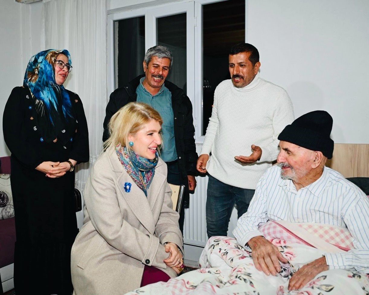 Milletvekili Ölmeztoprak, esnaf ve vatandaşlarla bir araya geldi