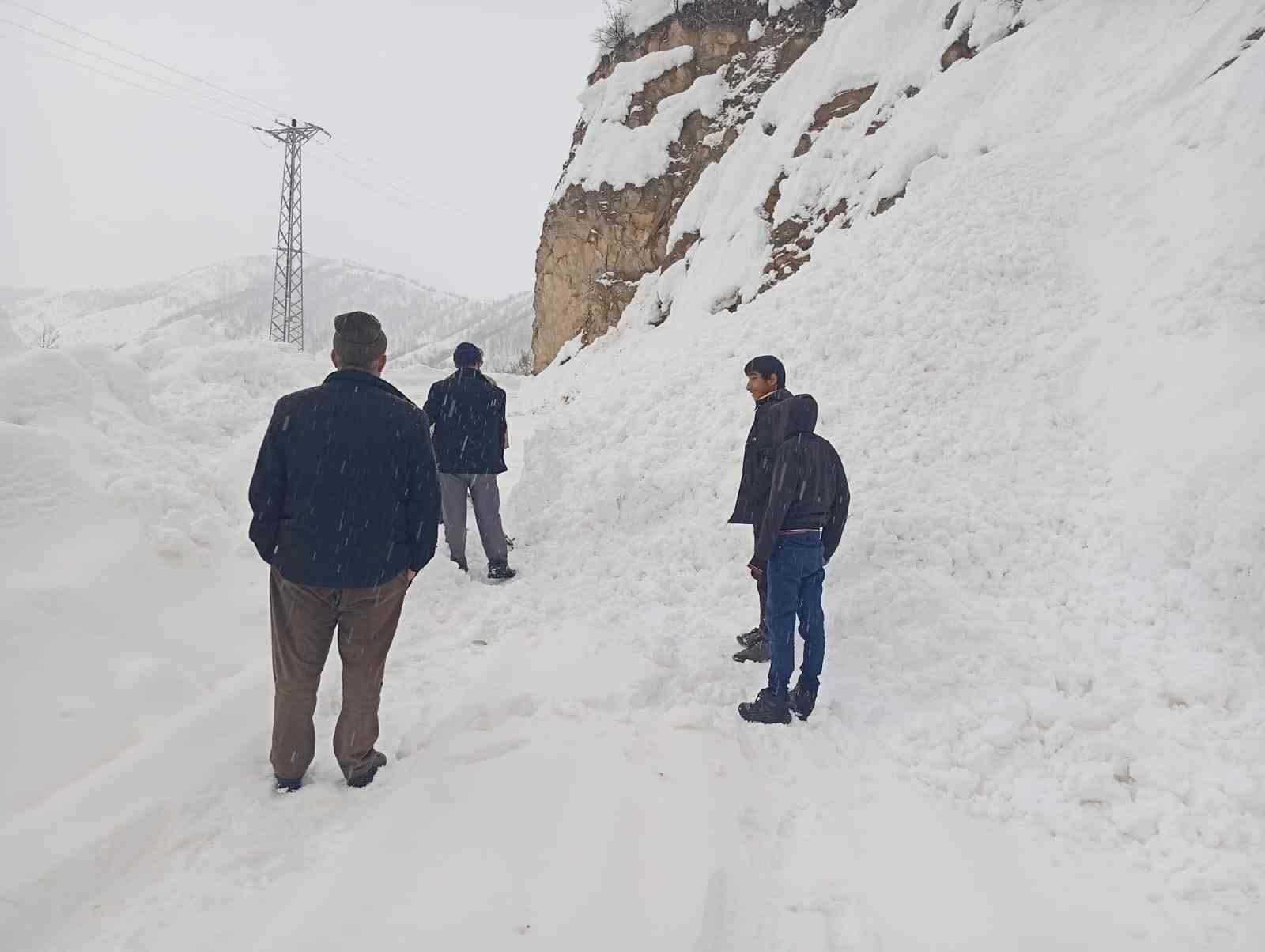 Şirvan’da yolda kalan araçlar kurtarıldı