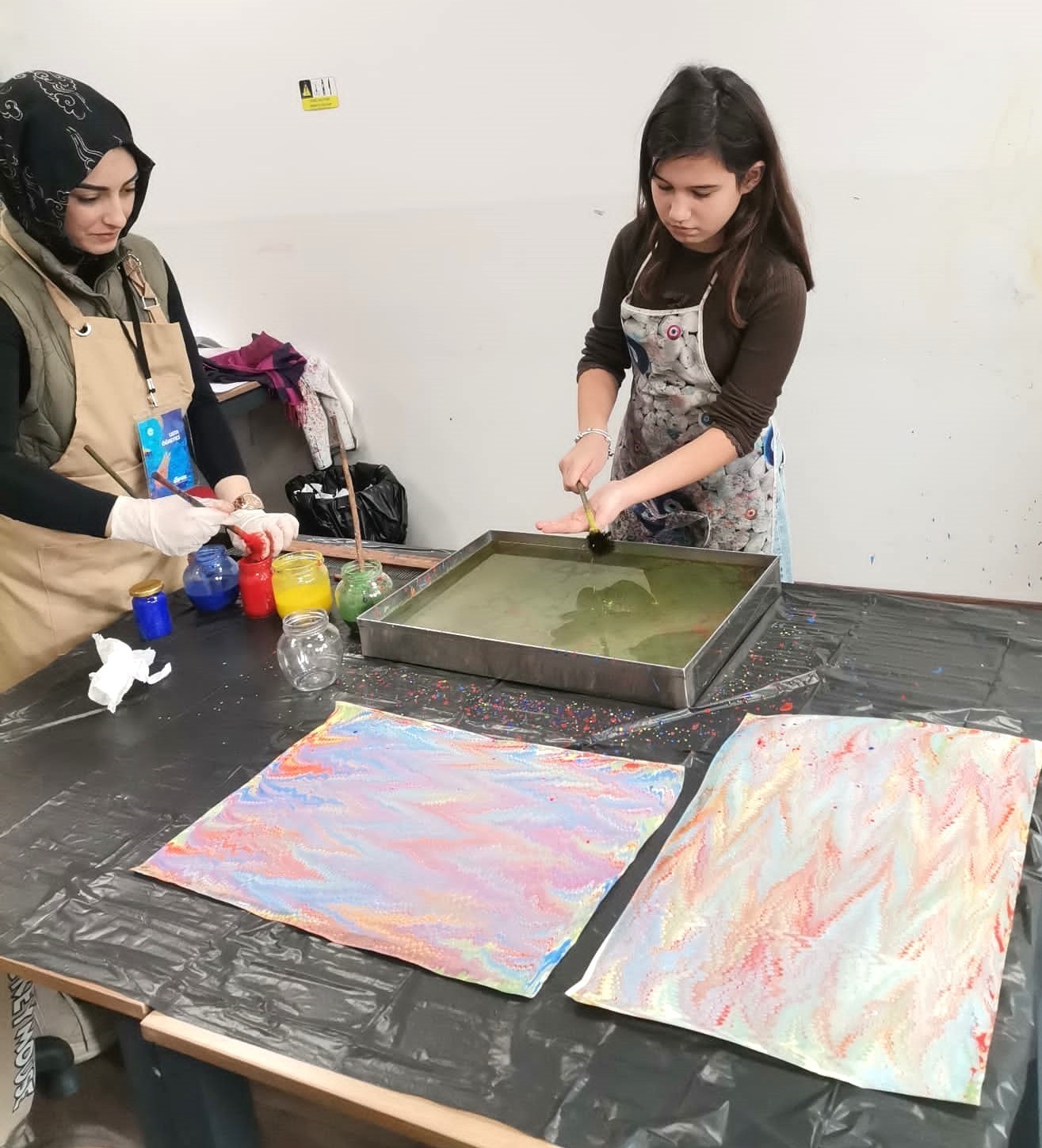 Anne ve çocuklar birlikte üretti