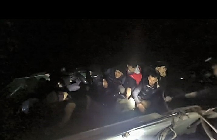 Çanakkale’de 7 kaçak göçmen ve 1 göçmen kaçakçısı yakalandı