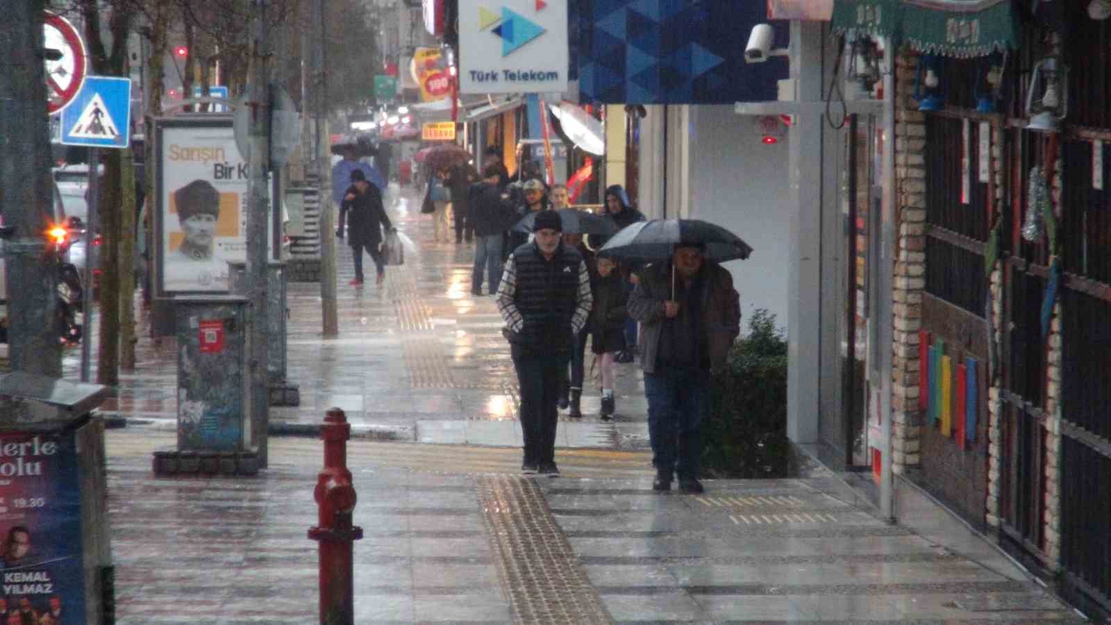 Manisa&rsquo;da sağanak yağış etkili oluyor
