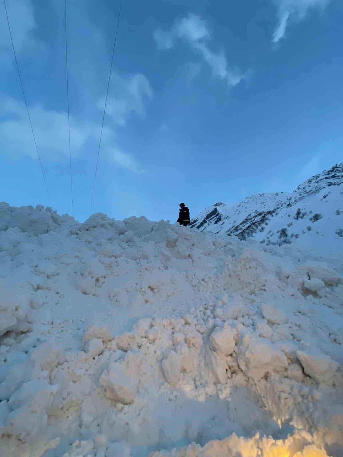 Şırnak’ta çığ düştü: 4 köy yolu ulaşıma kapandı