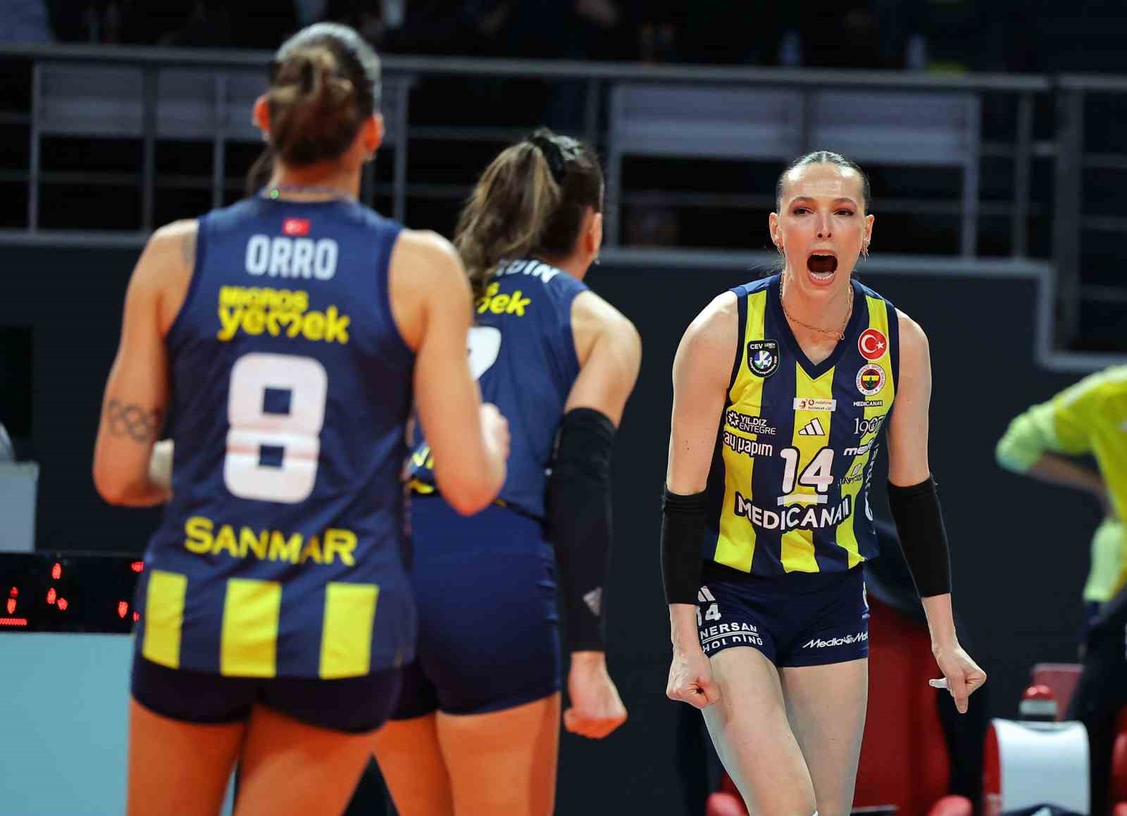 Pota ve filedeki derbilerde Fenerbah&ccedil;e&rsquo;den &ccedil;ifte zafer
