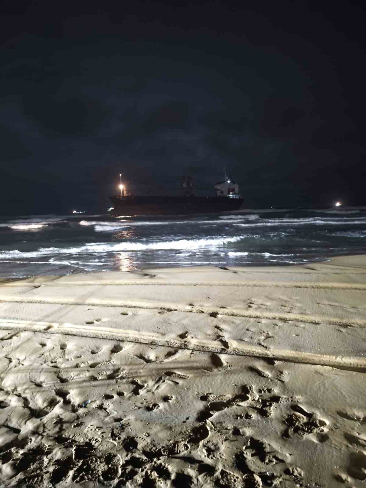 Kastamonu a&ccedil;ıklarında 10 g&uuml;n &ouml;nce vurulan gemi Sarıyer a&ccedil;ıklarında karaya oturdu
