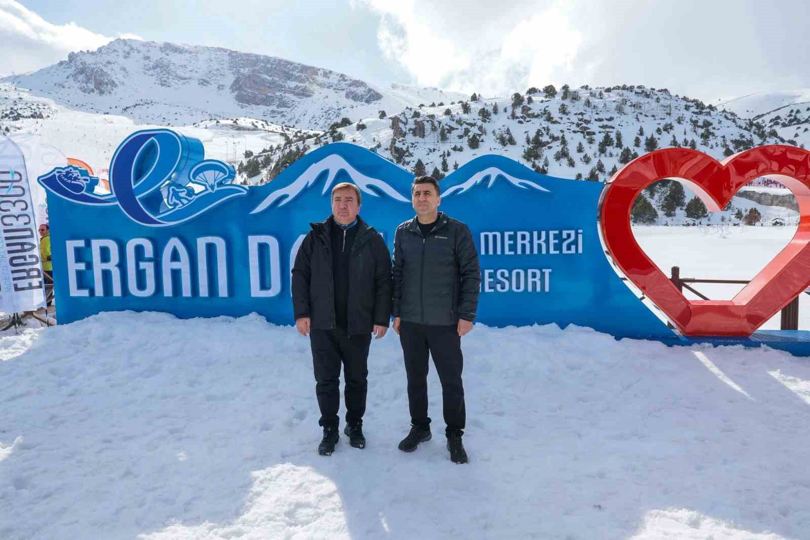 Valiler Ergan Dağı&rsquo;nda et d&ouml;ner yerine tulum peyniri d&ouml;neri kesti
