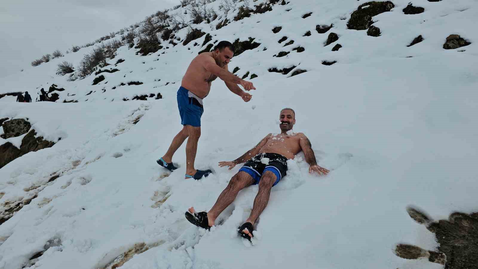 Eksi 25 derecede kaplıca keyfi