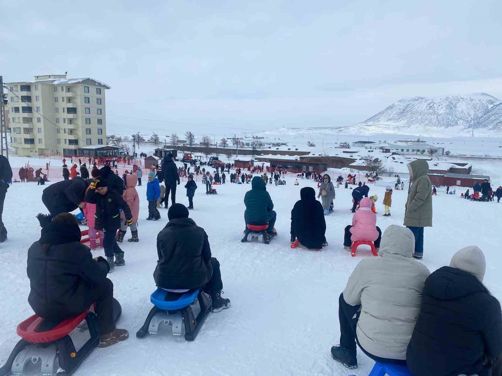 D&uuml;zce gen&ccedil;ler medeniyet kampında
