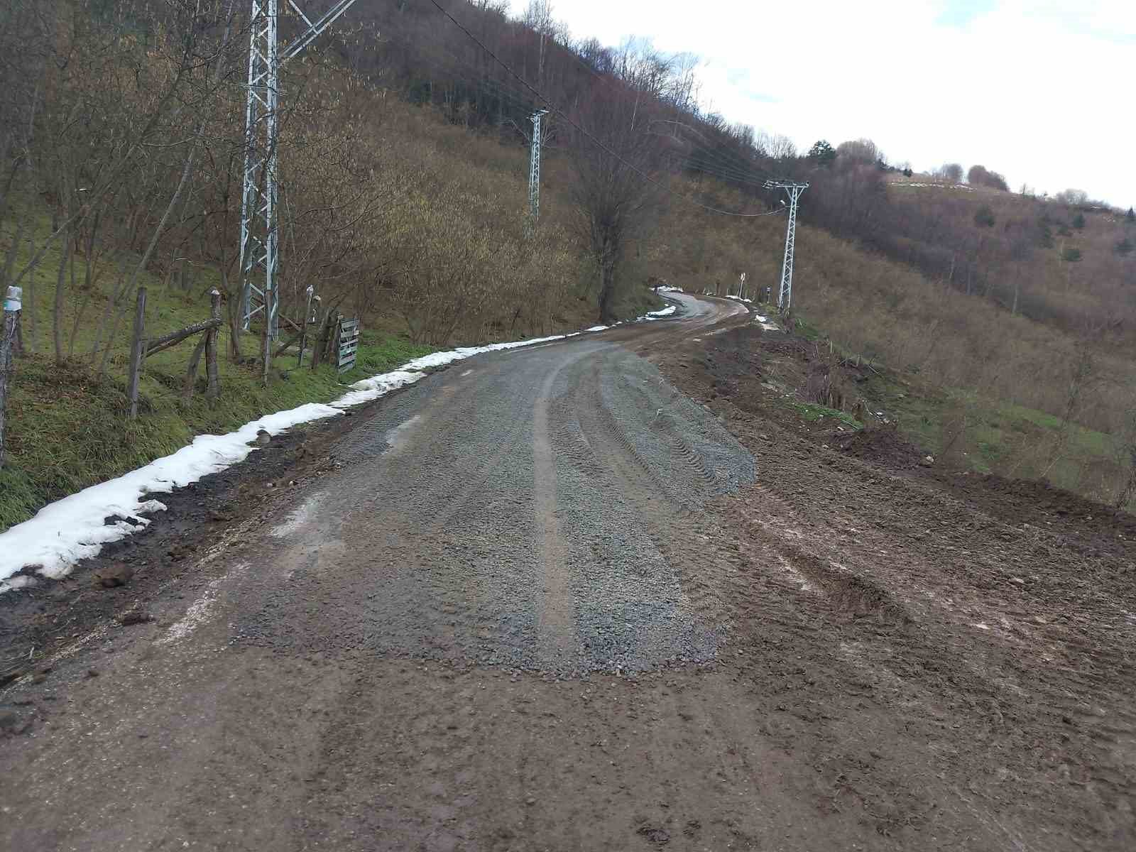 Aktarla K&ouml;y&uuml;&rsquo;nde yol reglaj &ccedil;alışmaları tamamlandı
