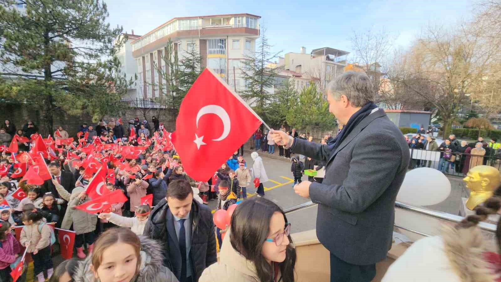 K&uuml;tahya&rsquo;da 2. d&ouml;nemin ilk dersinin konusu "Bayrak" oldu
