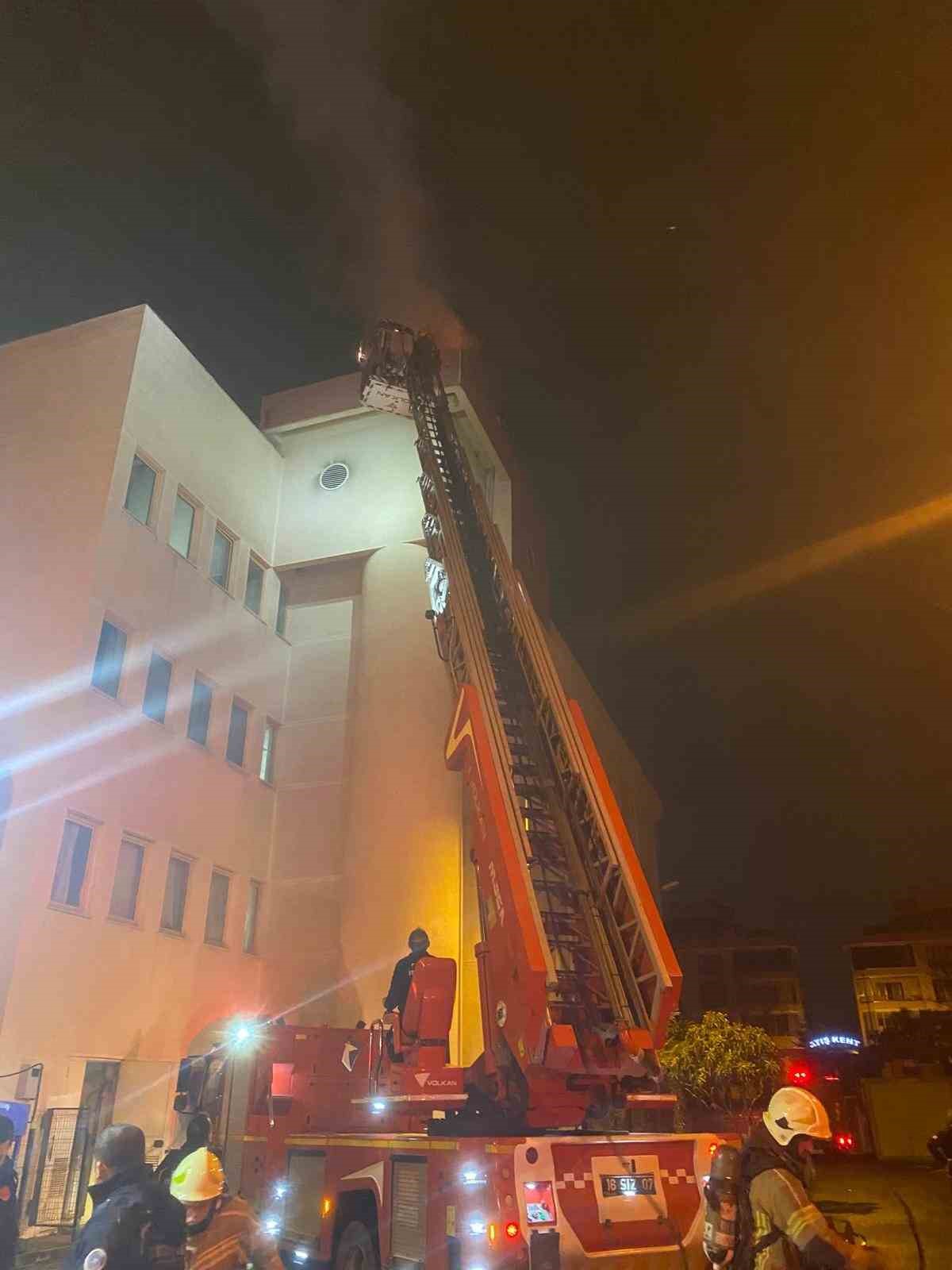 Bursa&rsquo;da D&ouml;rt&ccedil;elik &Ccedil;ocuk Hastanesi&rsquo;nde yangın paniği
