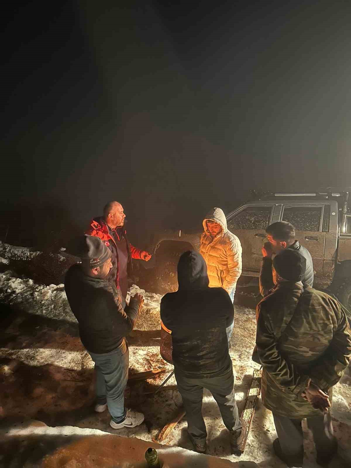 Burdur&rsquo;da dağda mahsur kalan 4 kişi kurtarıldı
