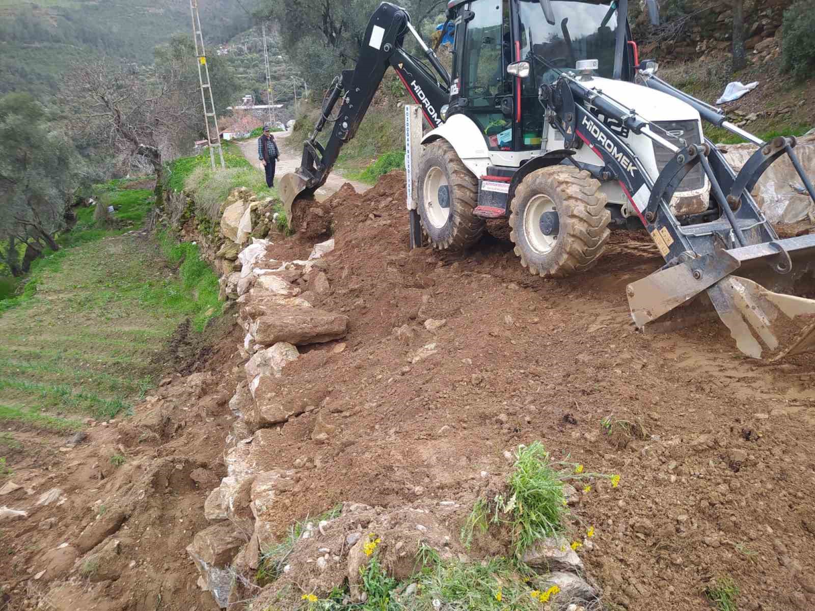Bozdoğan Belediyesi ekipleri sağanak yağış sonrası çalışmalarını sürdürüyor