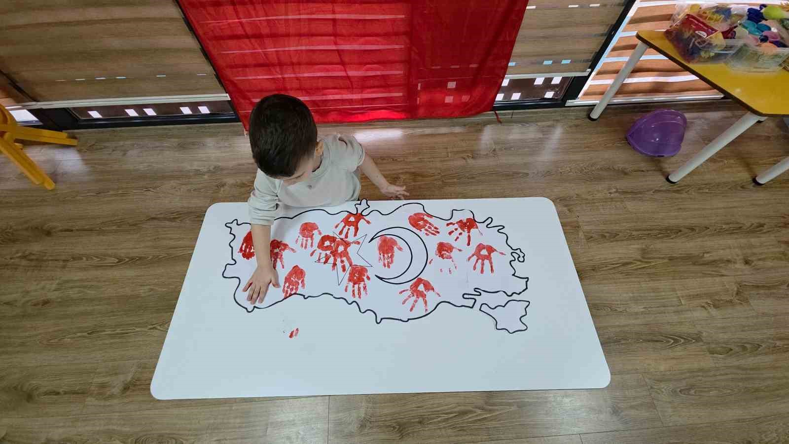 İkinci dönem "Bayrak Sevgisi" temasıyla başladı