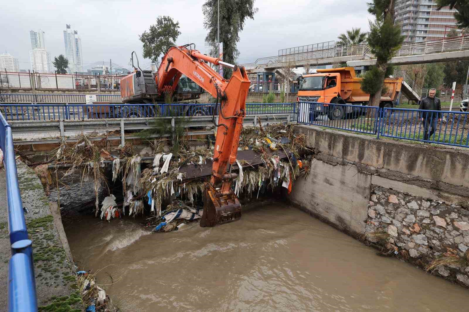İzmir&rsquo;de ocak yağışları 88 yılın ortalamasına fark attı
