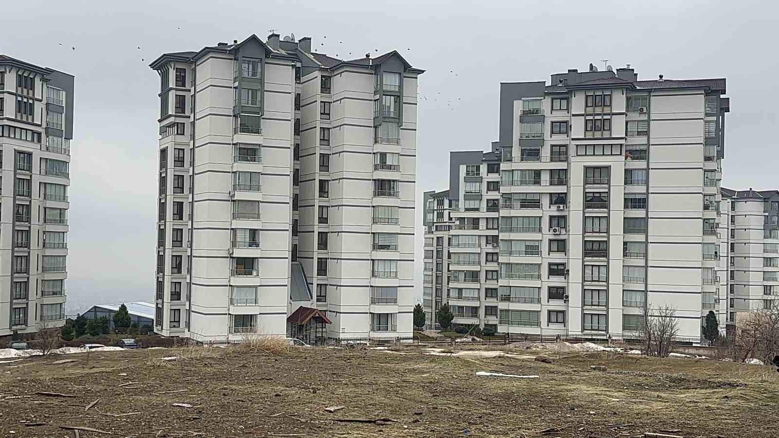 Elazığ&rsquo;da 15&rsquo;inci kattan kendini boşluğa bırakan gen&ccedil; hayatını kaybetti
