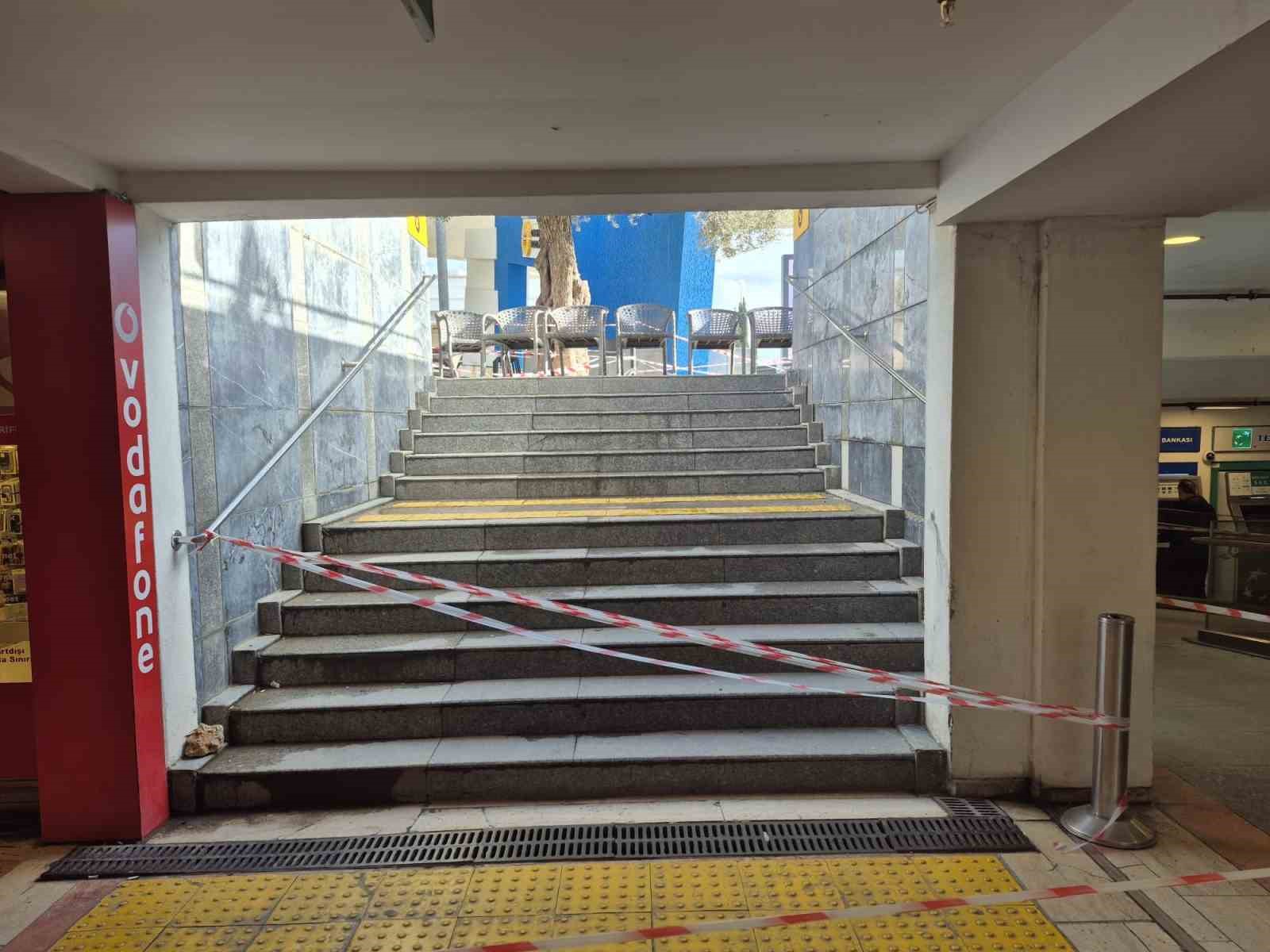 Fırtına, Bodrum’da alış veriş merkezini de vurdu