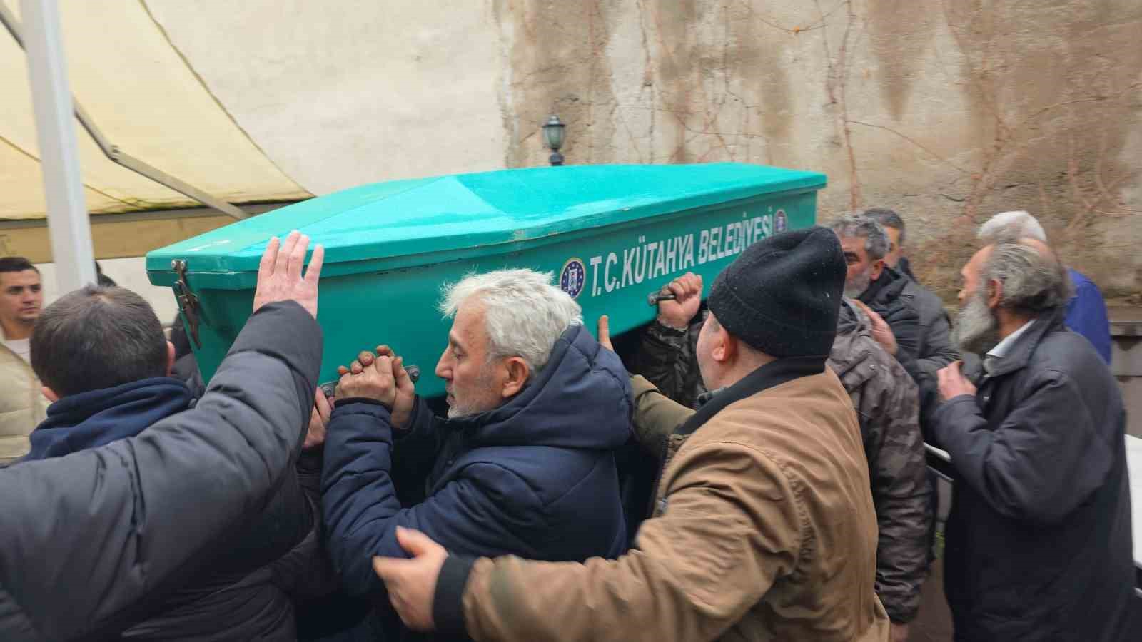 Antalya&rsquo;daki otob&uuml;s kazasında hayatını kaybeden s&uuml;r&uuml;c&uuml; memleketi K&uuml;tahya&rsquo;da son yolculuğuna uğurlandı
