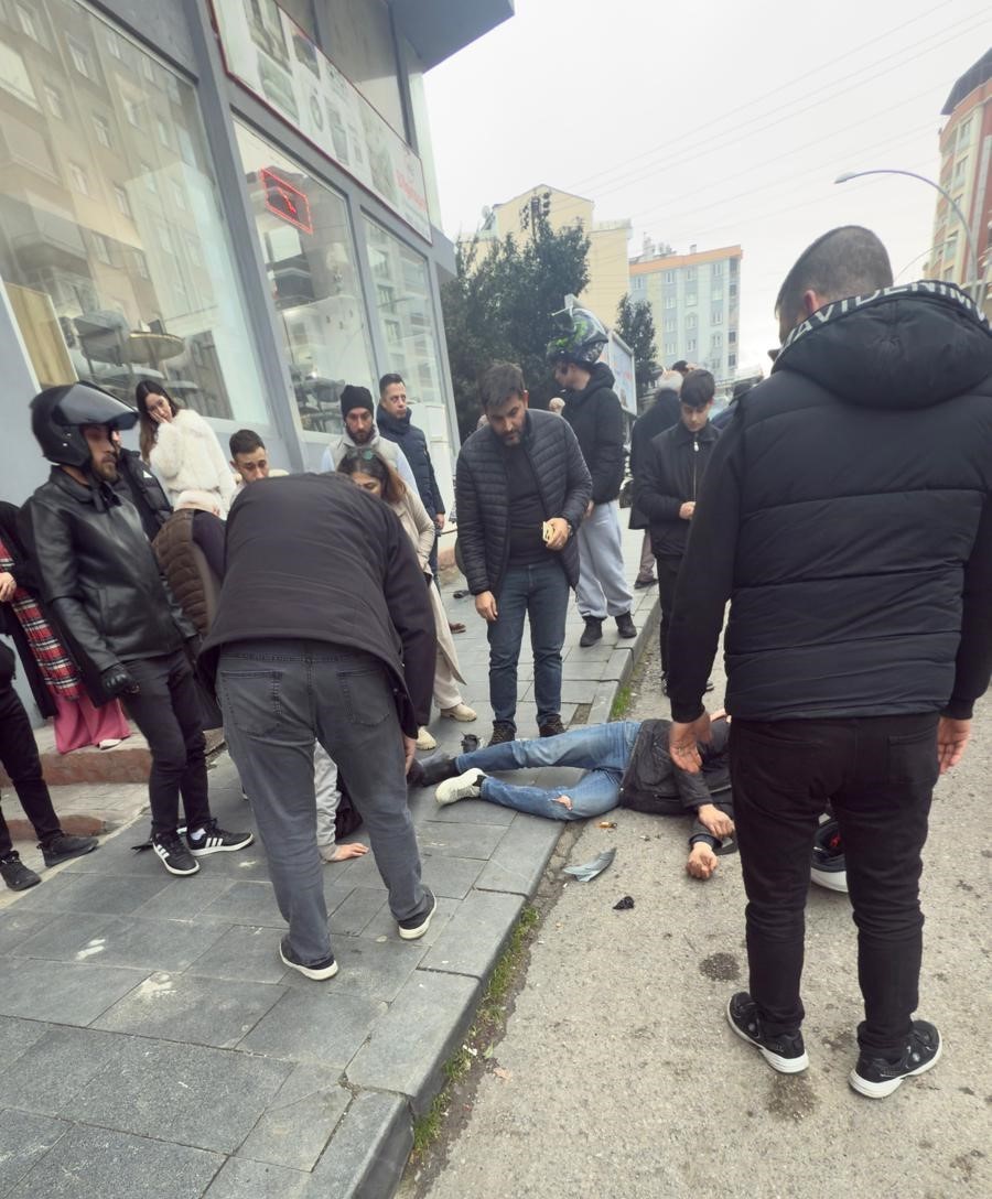 Samsun&rsquo;da otomobil ile motosiklet &ccedil;arpıştı: 2 yaralı
