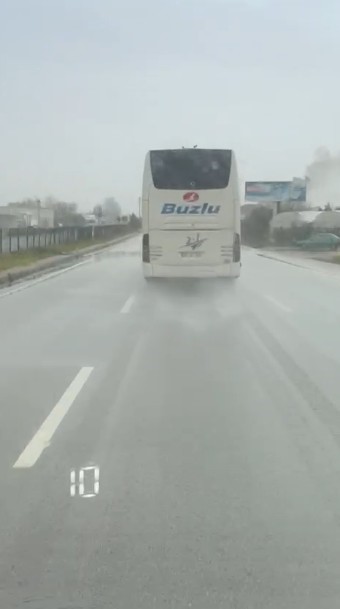 10 kişinin hayatını kaybettiği kazaya karışan firmanın bir başka otob&uuml;s&uuml; aynı g&uuml;zergahta hız yaparken g&ouml;r&uuml;nt&uuml;lendi
