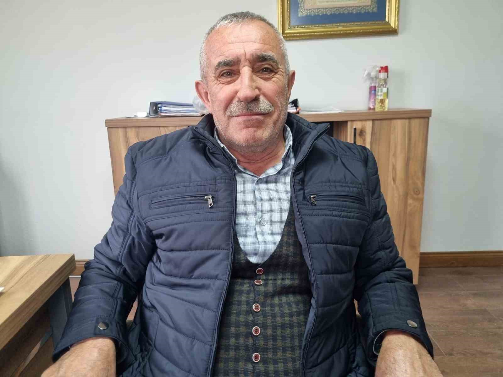 Bu muhtara herkes ‘abi’ demek zorunda kalıyor