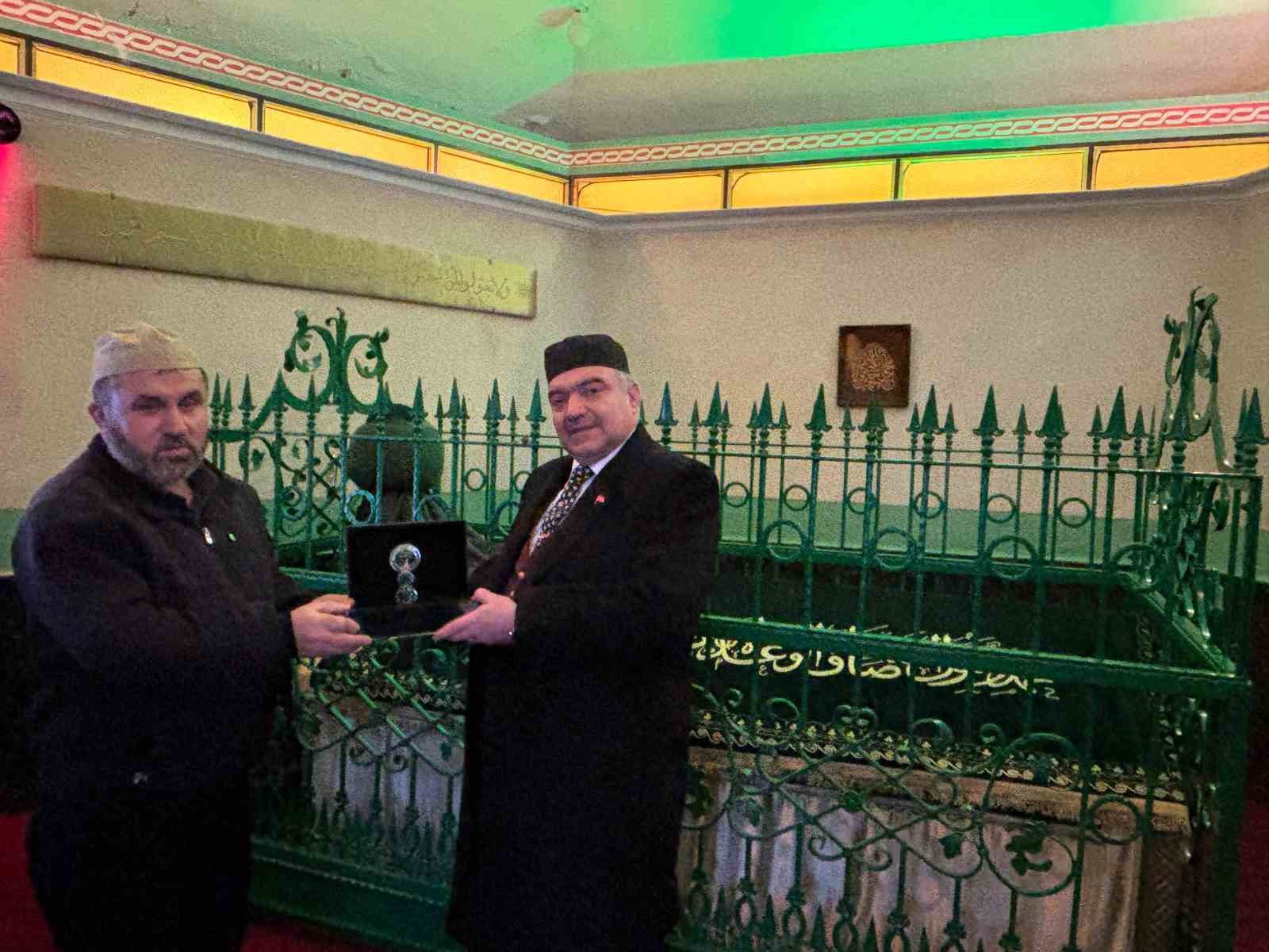 Bolu’da Seyyid Ümmi Kemal Türbesi’ne Sakal-ı Şerif bağışlandı