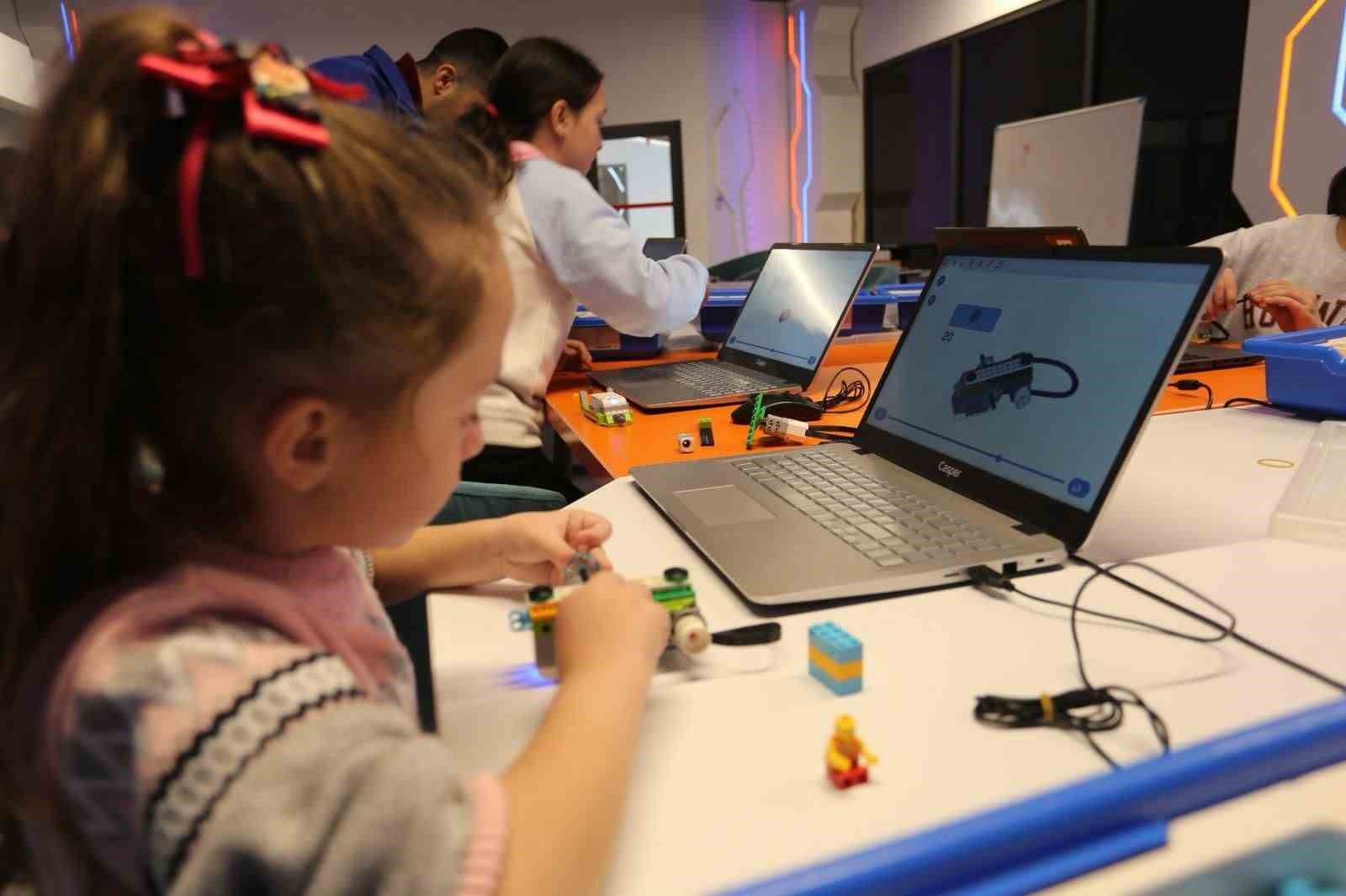 Antalya Bilim Merkezi&rsquo;nde s&ouml;mestir tatilinde &uuml;retim odaklı bilim kampları yapıldı
