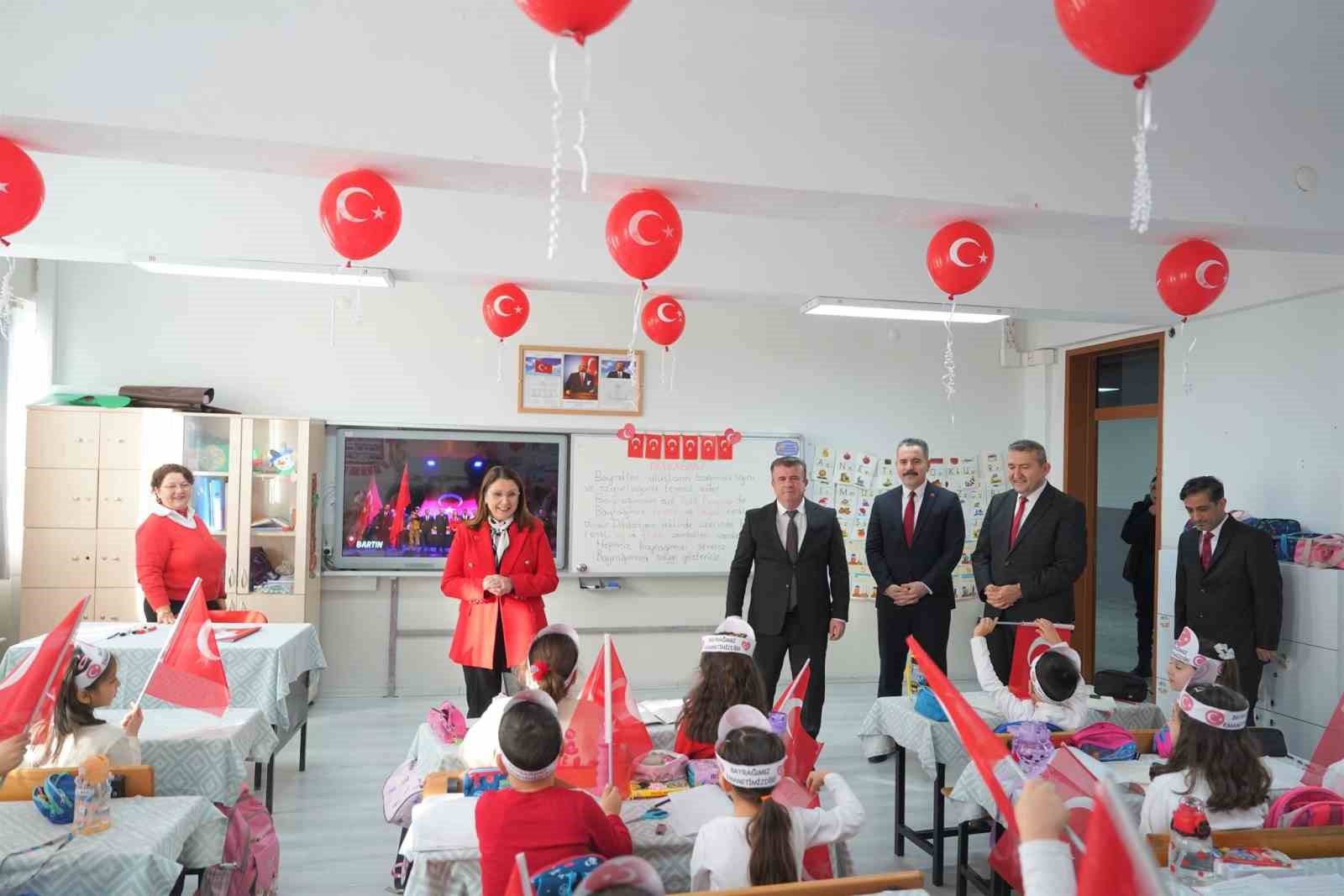 Zonguldak’ta ikinci dönemin ilk dersi ’Bayrak Sevgisi’ oldu