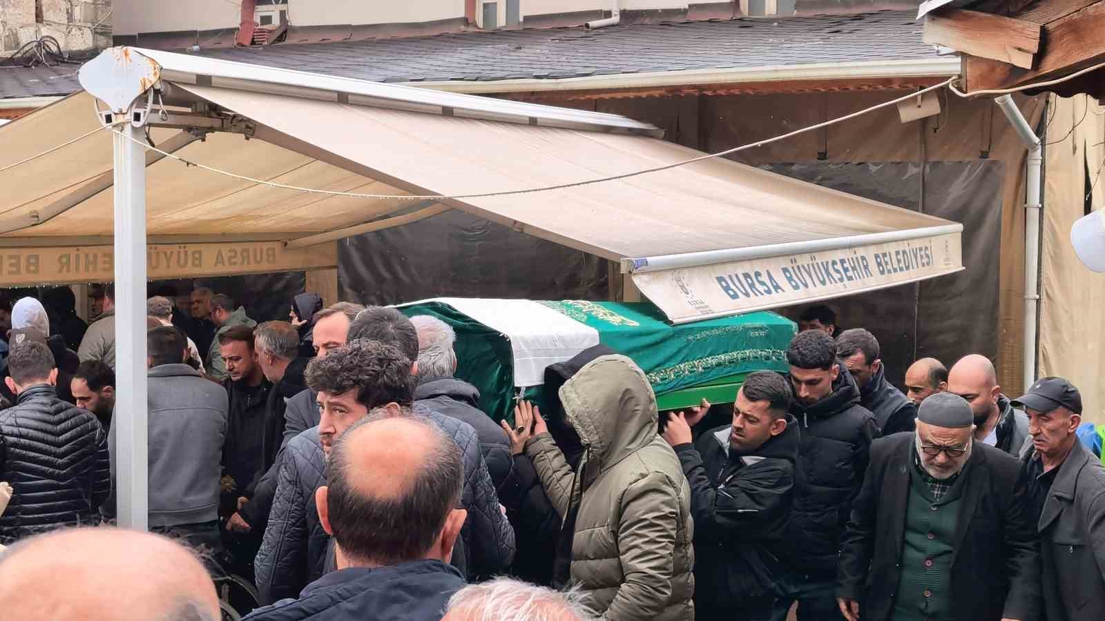 Bursa&rsquo;da damadı tarafından &ouml;ld&uuml;r&uuml;len kayınpeder son yolculuğuna uğurlandı
