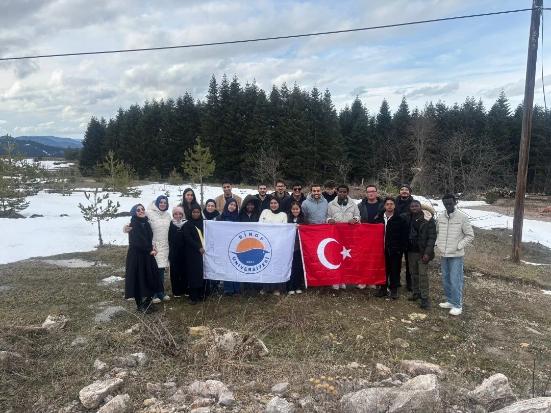 Sinop’ta uluslararası öğrencilerin kar keyfi