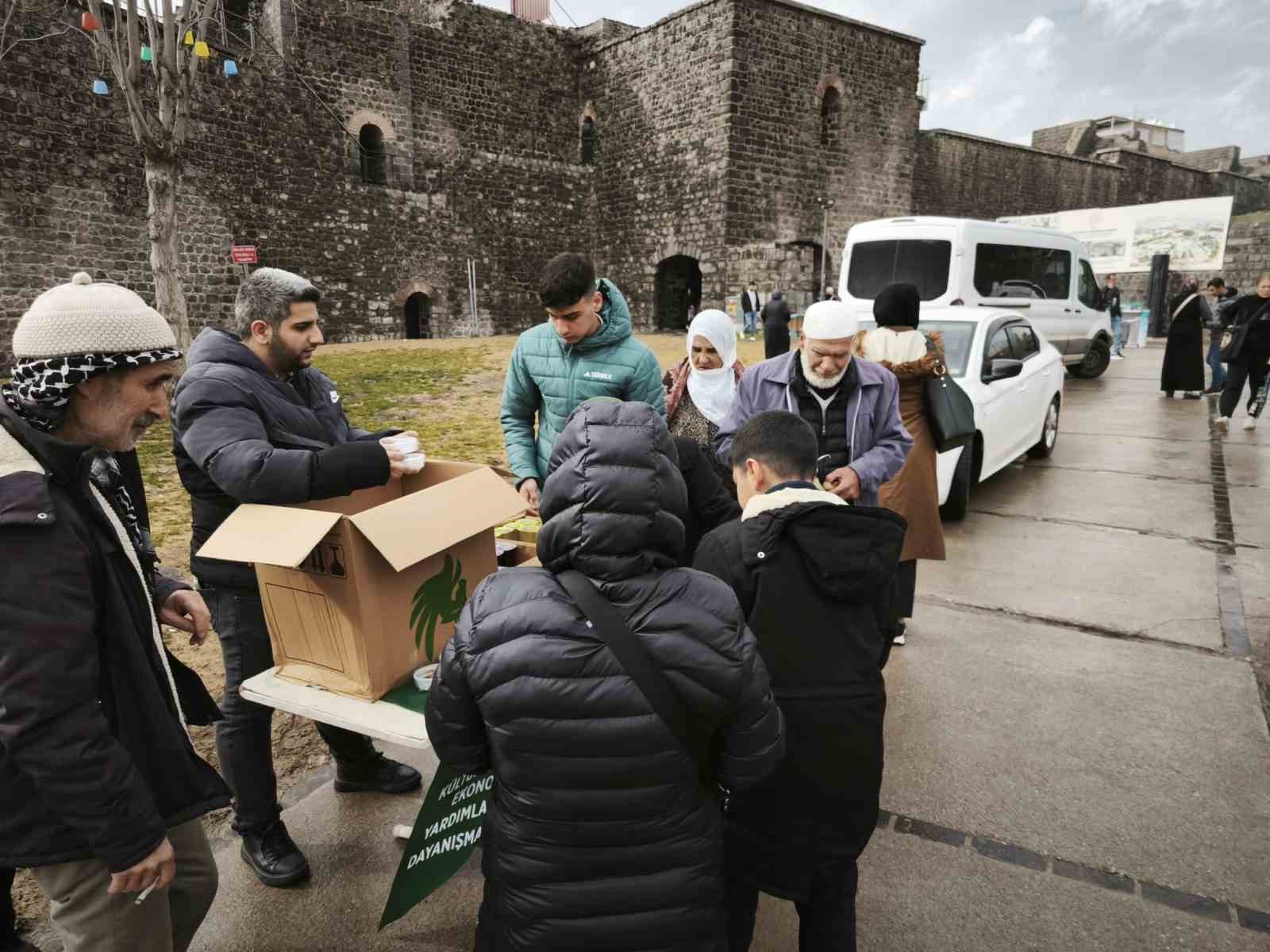 Sultan Şeyhmus EZ-ZULİ Derneği&rsquo;nden Berat Kandili ikramı
