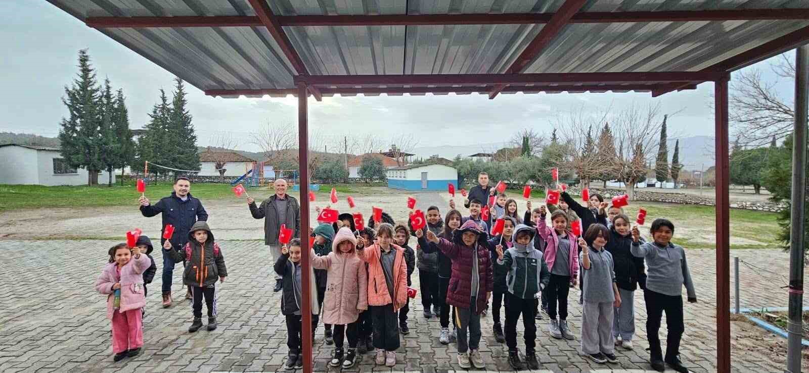 Sarıgöl’de okullarda ’Bayrağımıza saygı ve sevgi’ etkinliği