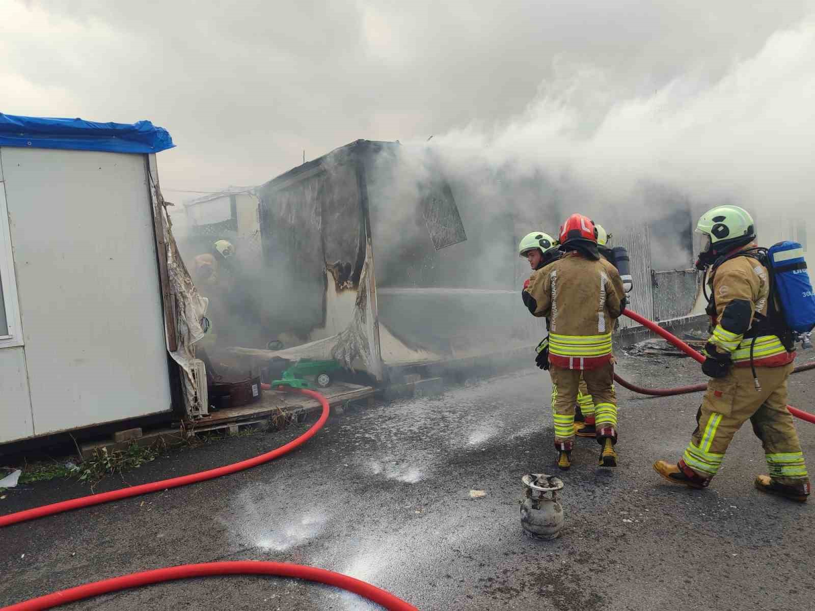 Konteynerde &ccedil;ıkan yangın s&ouml;nd&uuml;r&uuml;ld&uuml;
