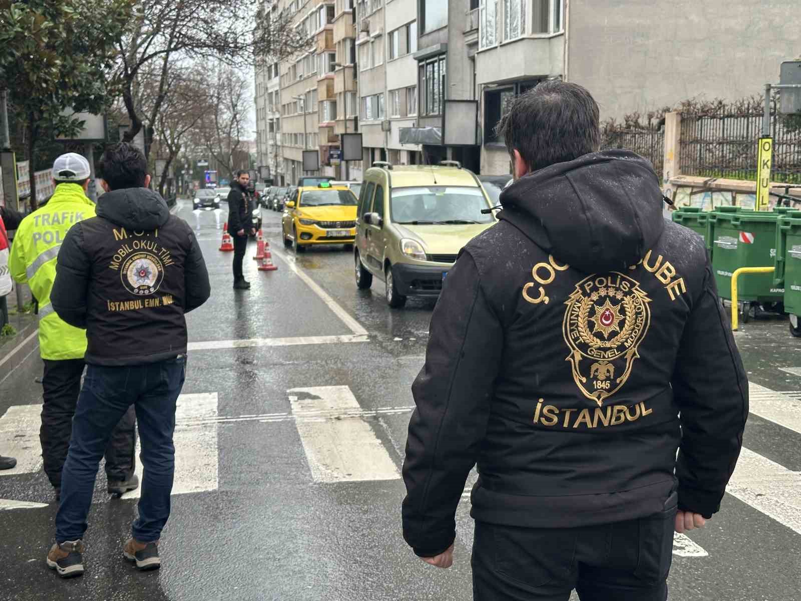 Şişli&rsquo;de polis ekiplerinden okul &ccedil;evrelerinde sıkı denetim

