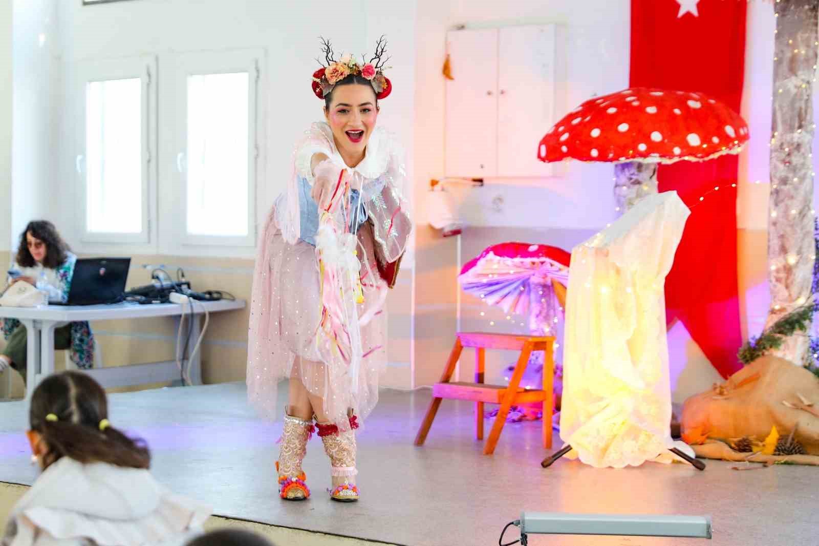 Aliağa&rsquo;da s&ouml;mestir şenliğe d&ouml;n&uuml;şt&uuml;
