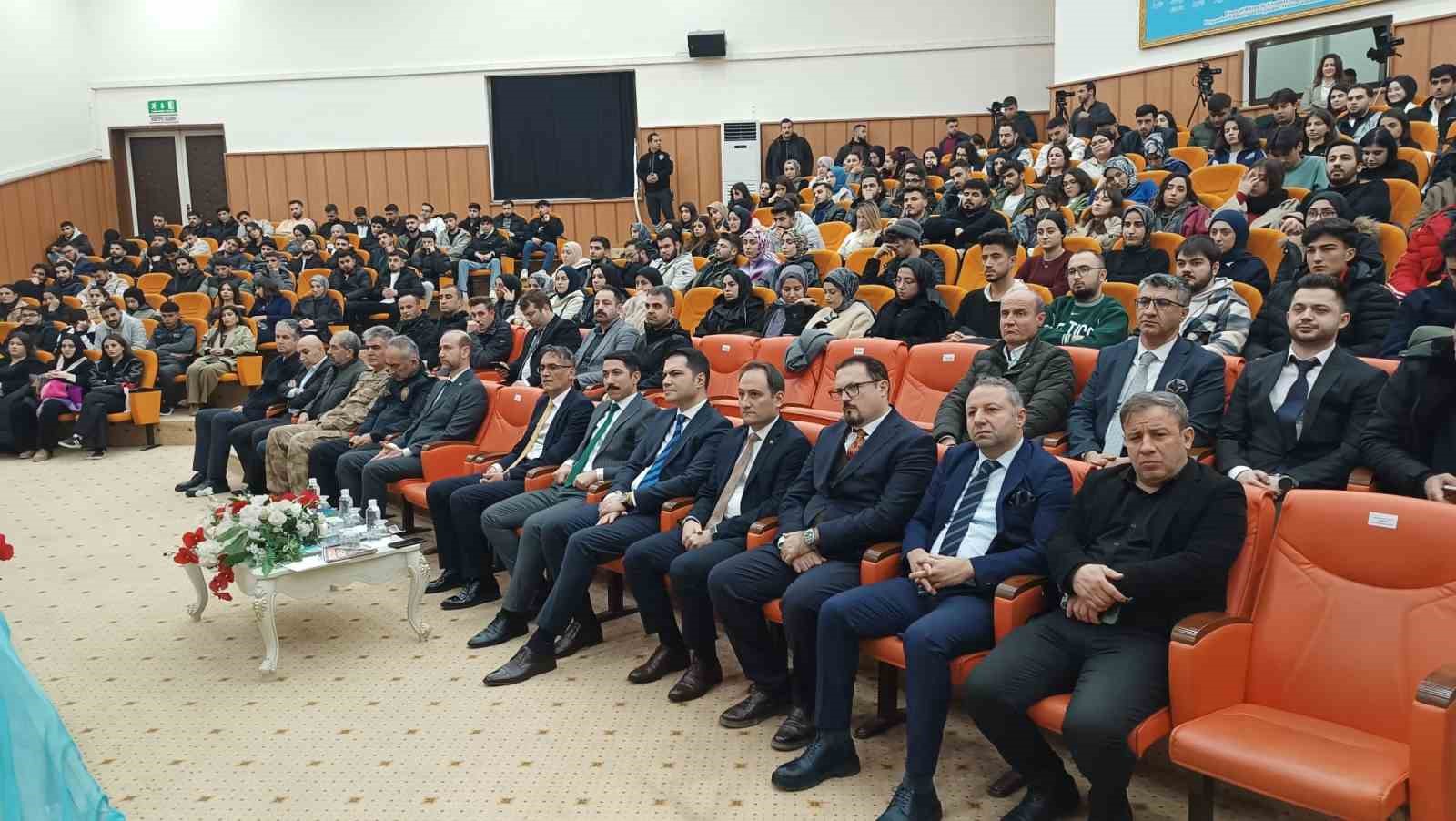 Batman&rsquo;da gen&ccedil;lere y&ouml;nelik panel: "İBAN&rsquo;ınızı kiralamayın, geleceğinizi yakmayın"
