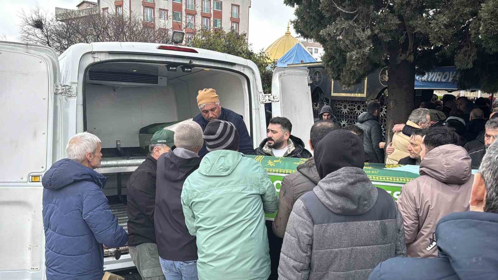 Burdur&rsquo;daki kazada &ouml;len aynı aileden 4 kişi Kocaeli&rsquo;de toprağa verildi
