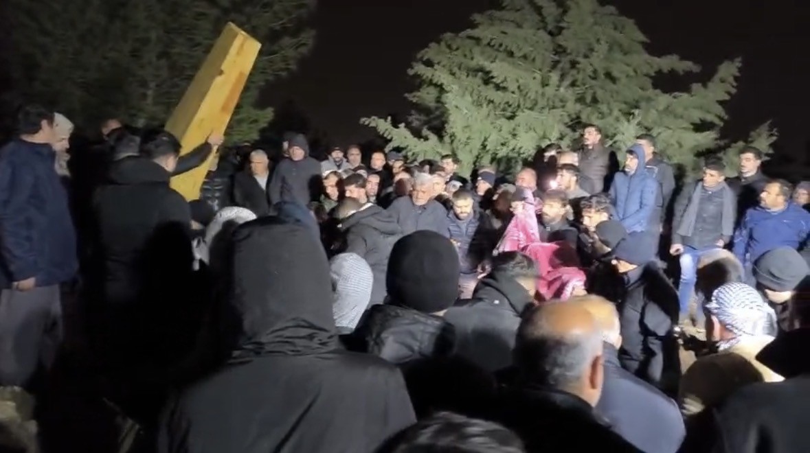 Mardin&rsquo;deki yangında hayatını kaybeden &ccedil;ift defnedildi
