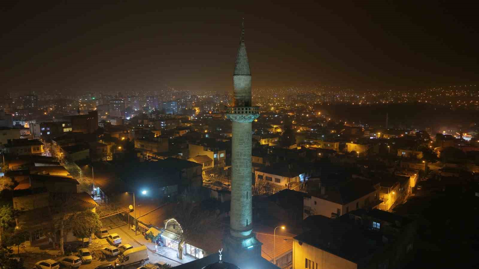 6 asırlık tarihi camide Berat Kandili&rsquo;nde eller semaya a&ccedil;ıldı
