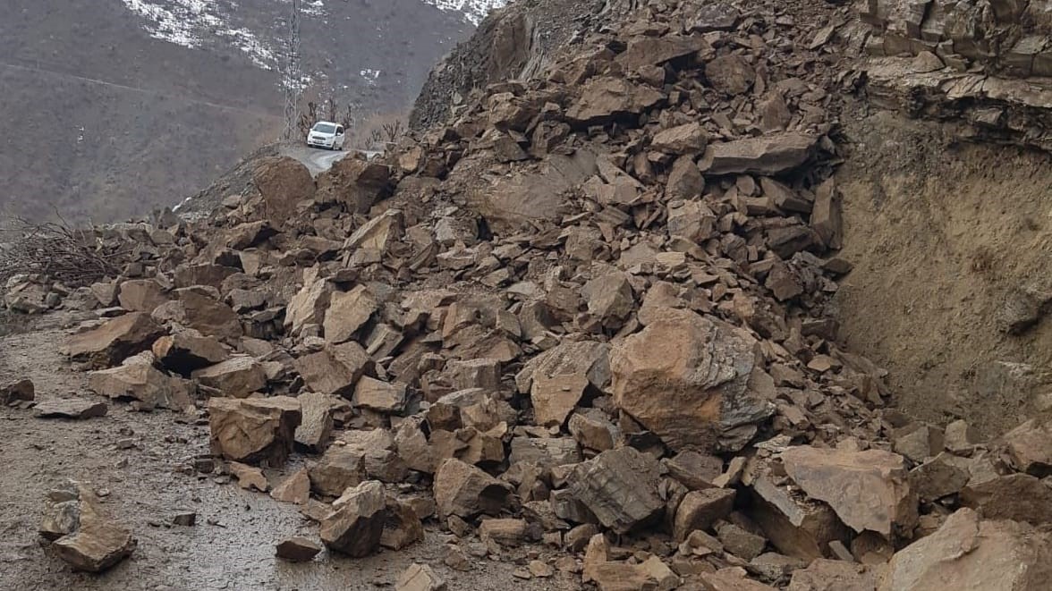 Bitlis’te yağış sonrası 6 farklı noktada heyelan meydana geldi